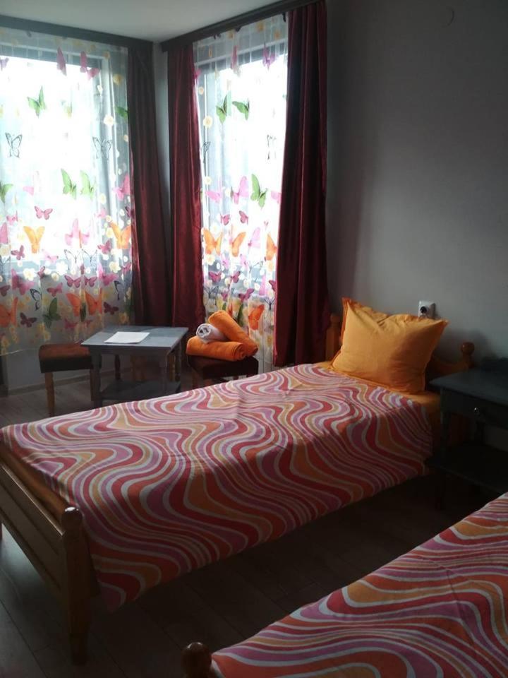 Veselata Guest House Dolna Banya Exterior photo